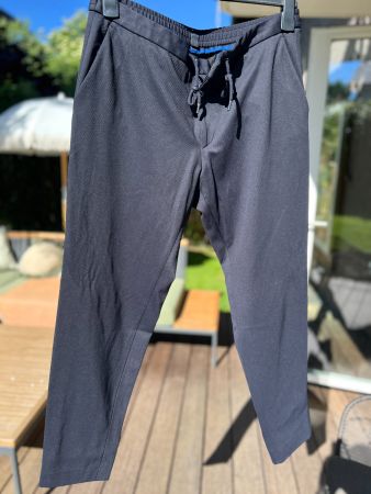 Herrenhose Hugo Boss in 52 verstellbarer Bund