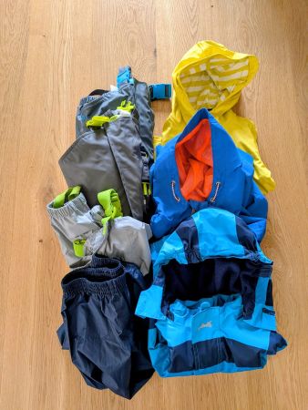 7-tlgs. Kinder Regen/Matsch-Set (Gr. 98–104) Hosen & Jacken
