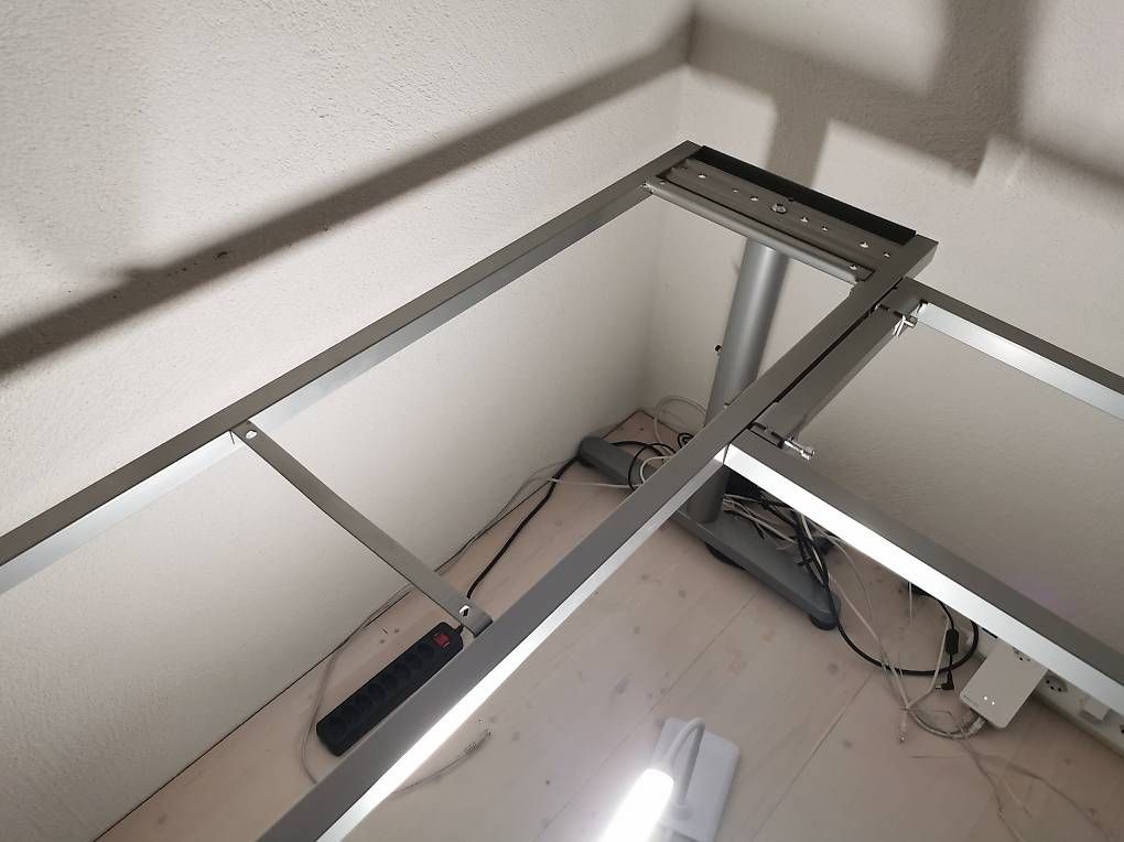 Scrivanie: Ikea - Büro Eck Schreibtisch – Usato da Bubikon venduto da Renereto22 3