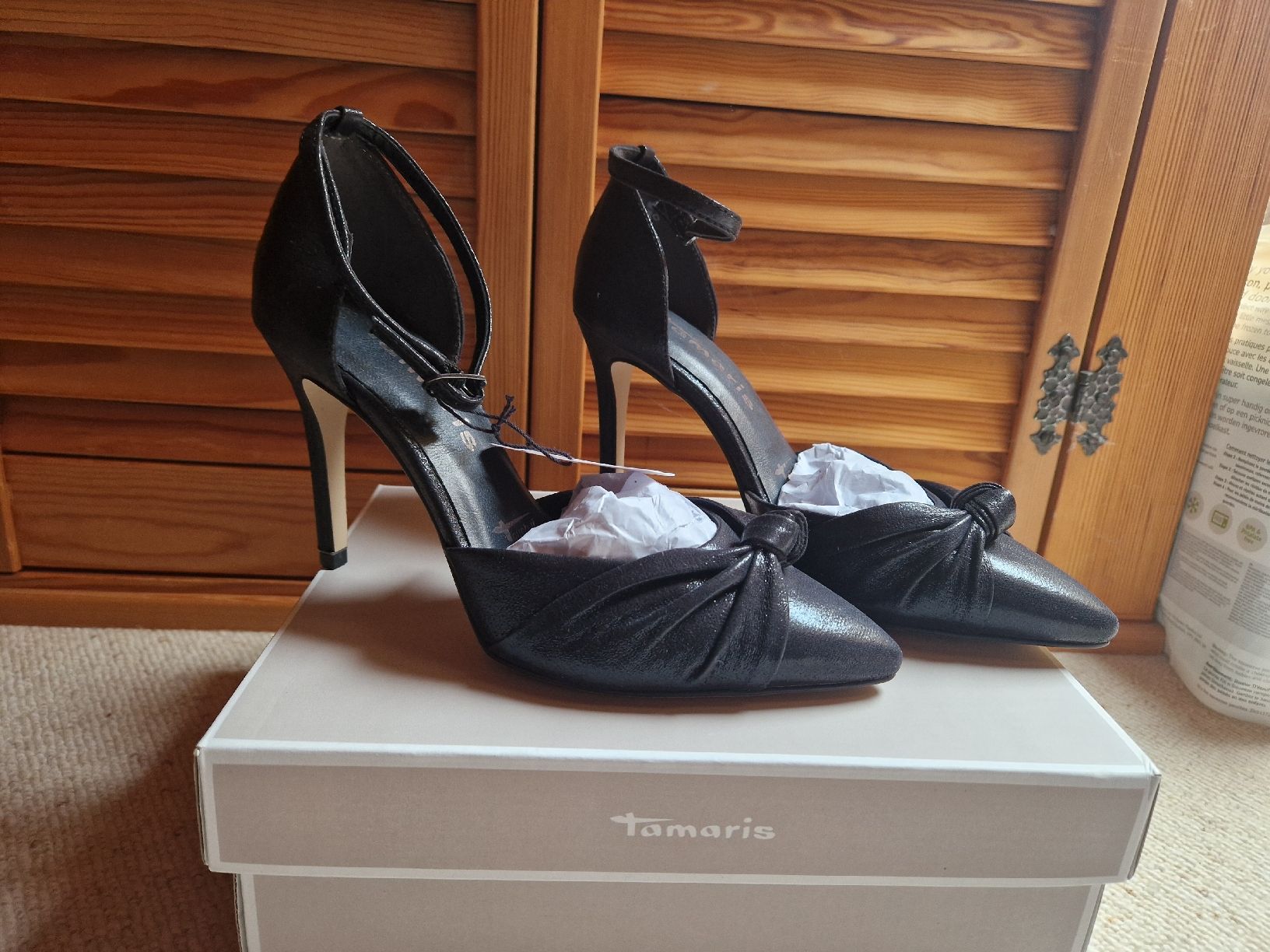 Tamaris Damenschuhe: Tamaris Escarpins noirs élégants pointure 38 NEU – Neu und originalverpackt aus Pully von Patriciaeve