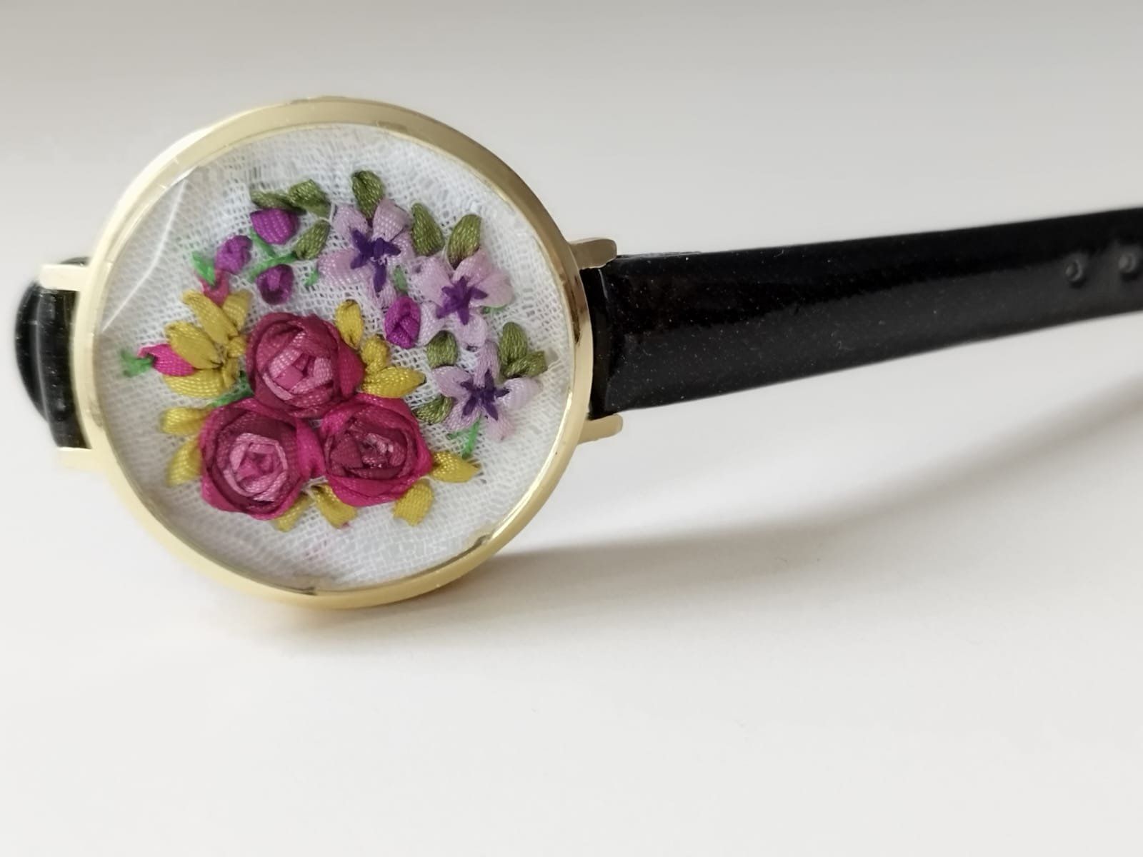 Bracciali & Braccialetti: Bracelet en forme de montre – Nuovo e nell'imballaggio originale da Arnex-sur-Orbe venduto da can_97vn 1