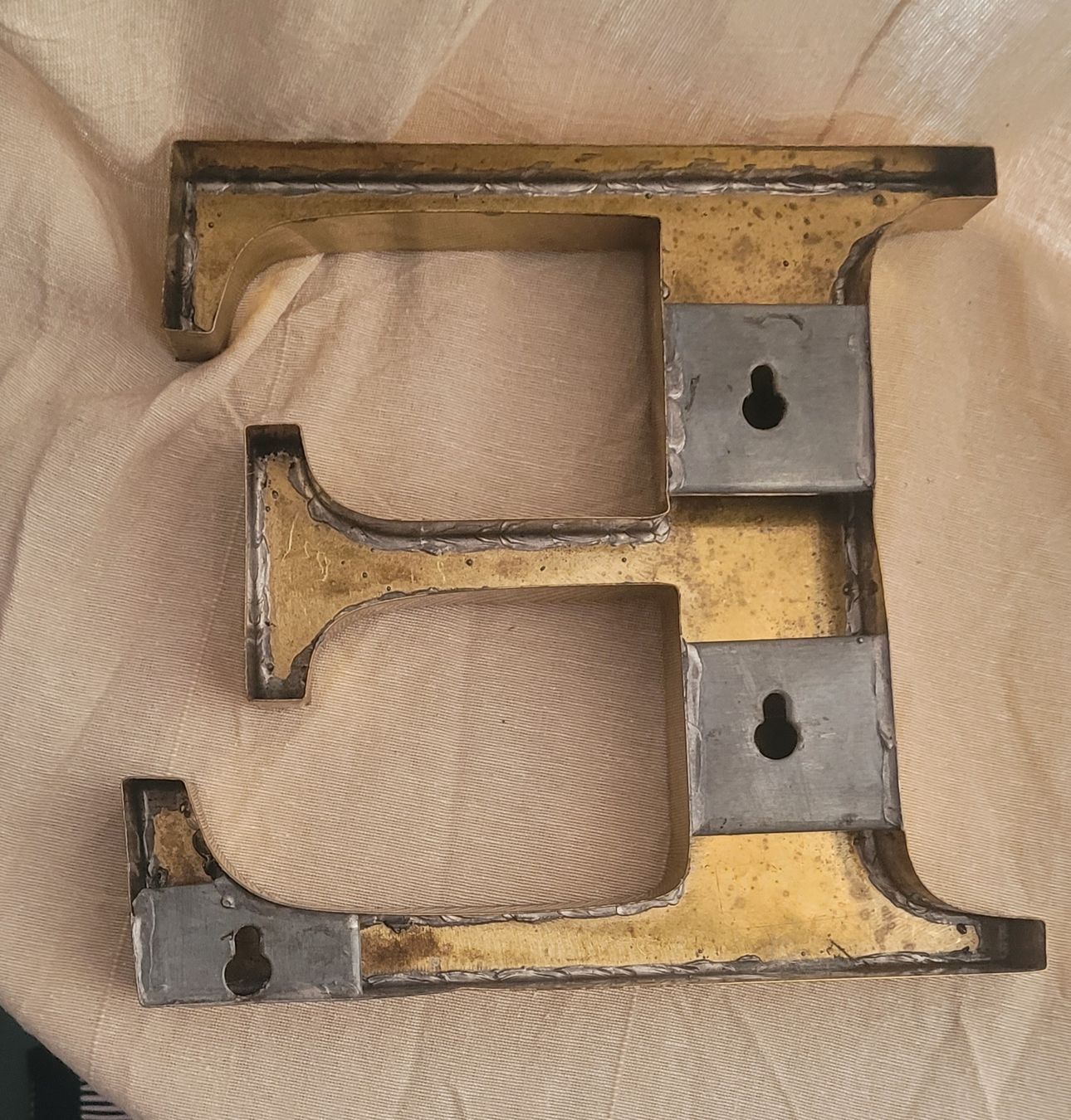Tutte le decorazioni: Lettre décorative "E" dorée, publicitaire.  Ancienne – Usato da Vevey venduto da lba_dd82 1