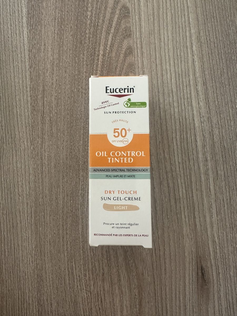 Cura del viso: Eucerin Sun Oil Control Tinted Light SPF 50+ – Nuovo e nell'imballaggio originale da Lussery-Villars venduto da Bellavita95