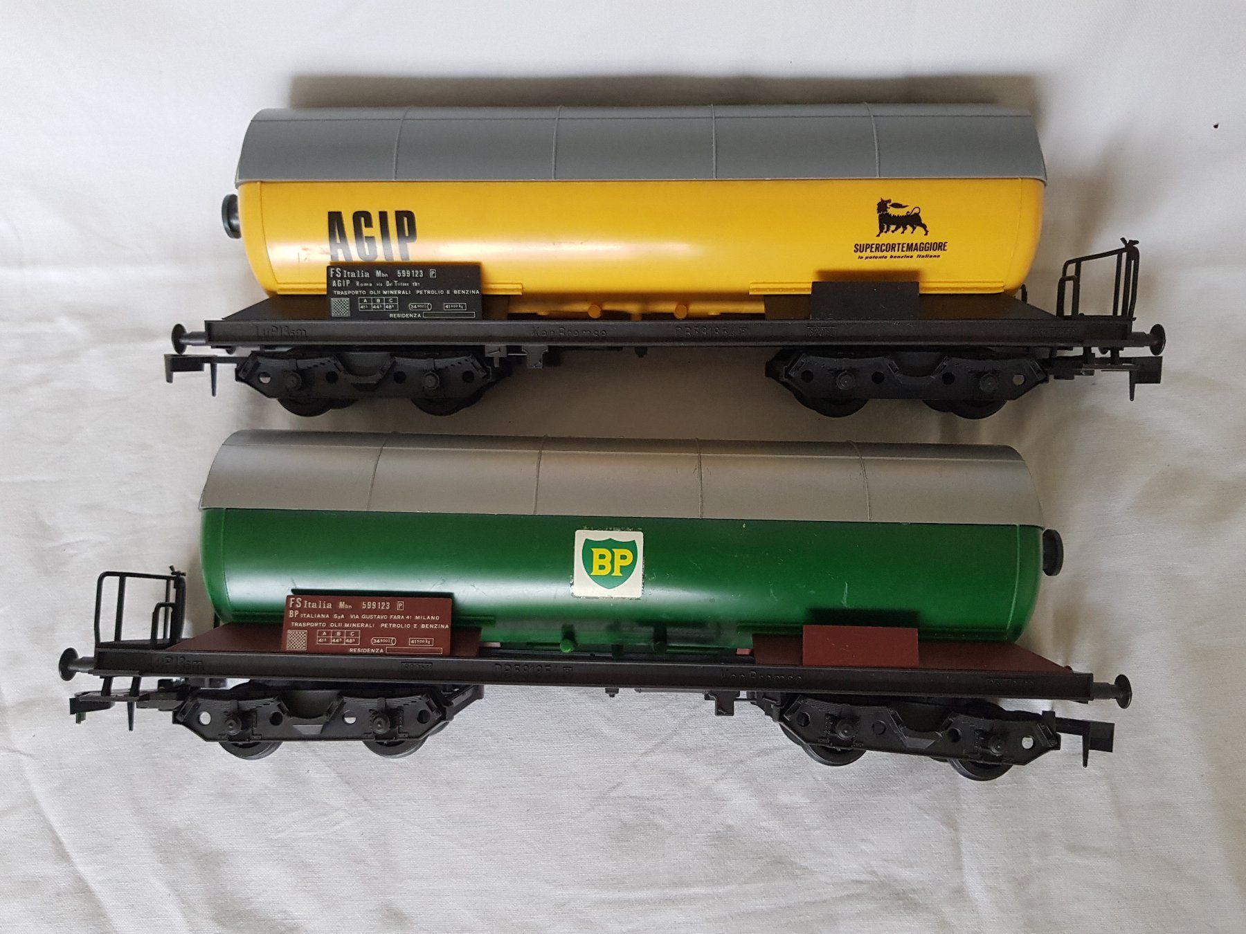 Lima Modellini di ferrovie: 2 Lima Tankwagen – Nuovo (secondo la descrizione) da Luzern venduto da inca55 2