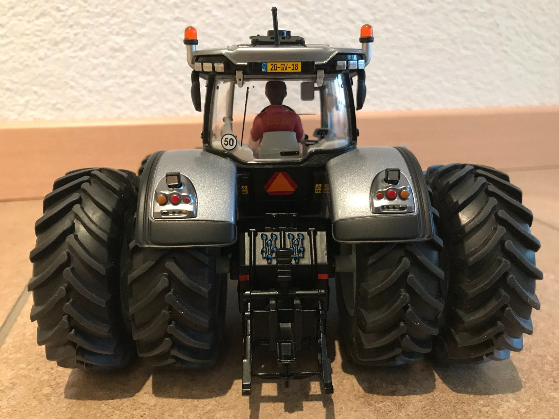 Valtra Trattori: SIKU Valtra S352 L.C.N 2018 – Nuovo e nell'imballaggio originale da Kreuzlingen venduto da Stefan1150 4