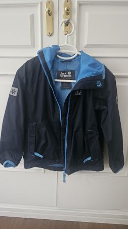 Jack Wolfskin Jacket size 7-8 years good as new