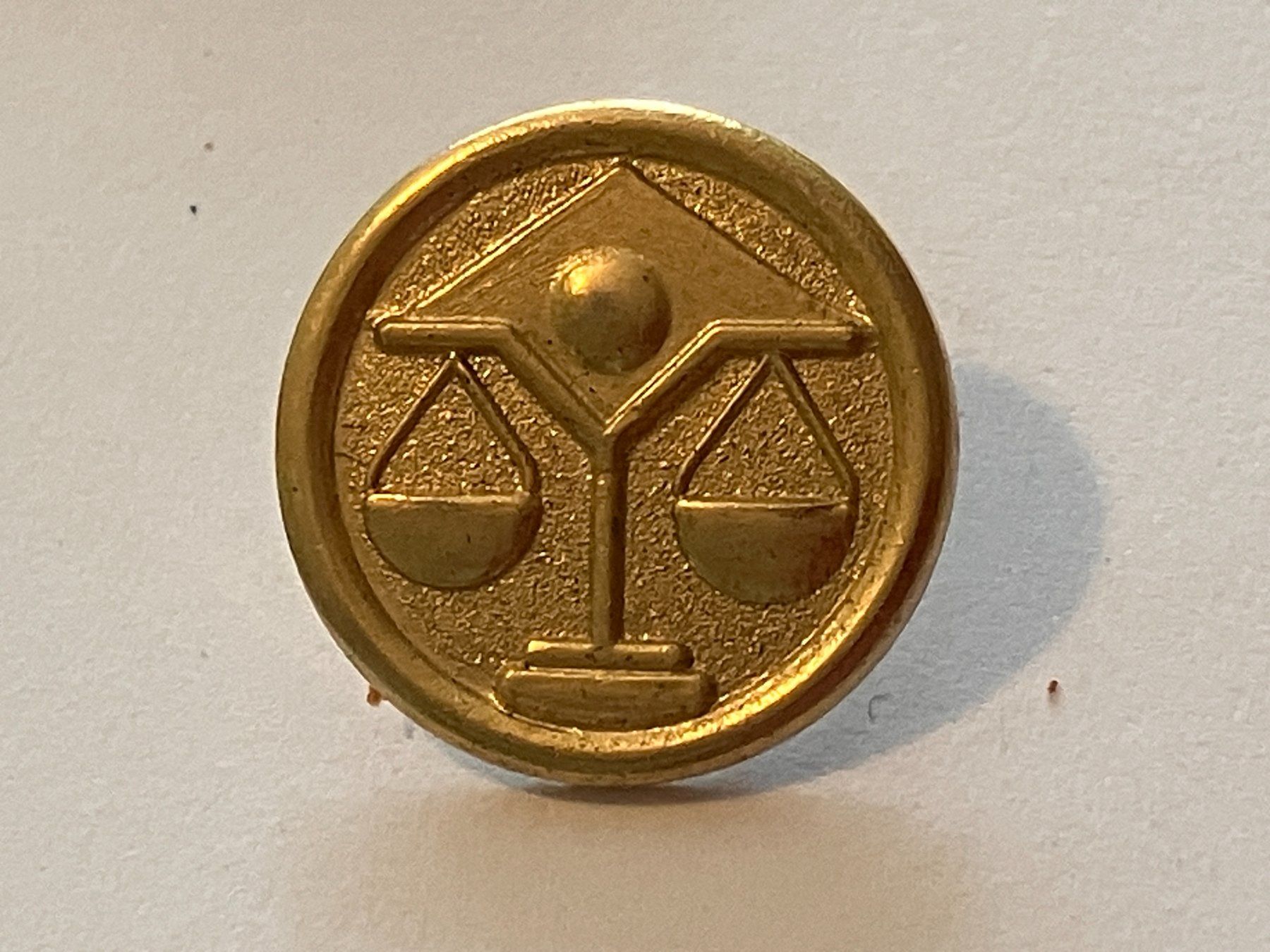 Placchette & Badge: 1 Pin Waage Sternzeichen – Usato da Basel venduto da djwwpp
