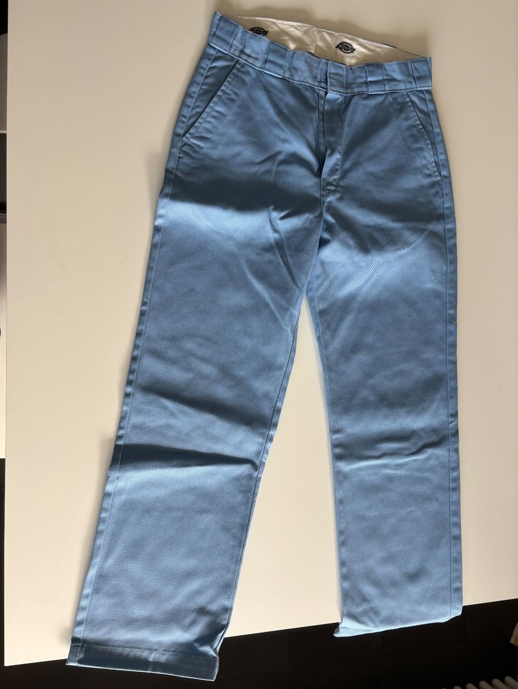 Pantaloni: Hellblaue Dickies Straight, Gr. 28 – Usato da Basel venduto da mic_5r8z