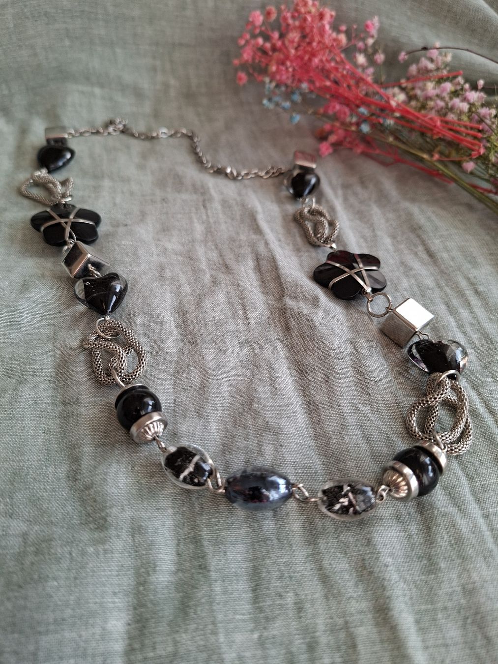 Catenine: Collier Design Noir & Métal Argenté – Nuovo (secondo la descrizione) da Lutry venduto da Sim_Sta 1