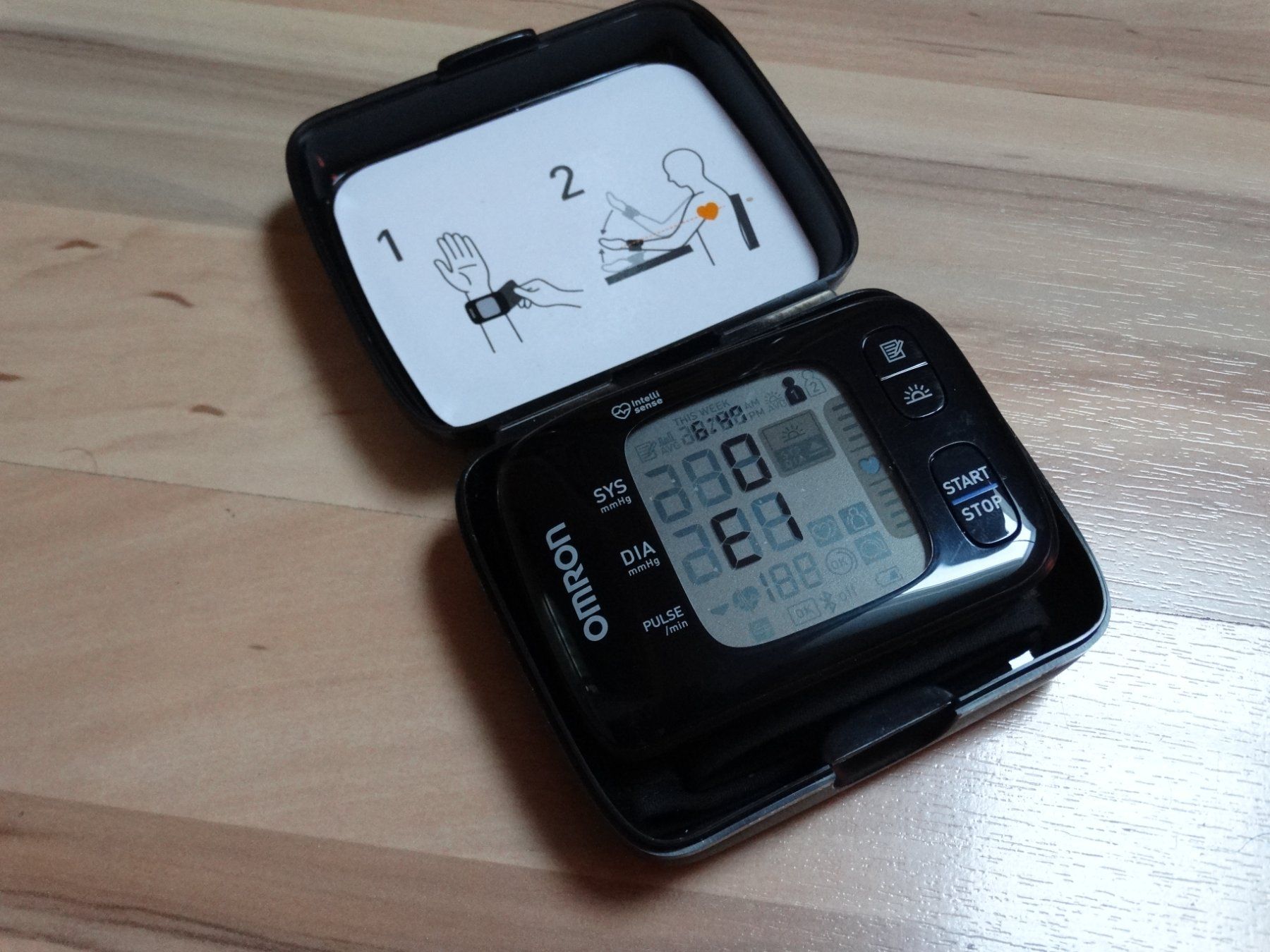 Omron Attrezzature mediche: OMRON RS7 Inteli IT - Blutdruckmessgerät – Usato da Seon venduto da Hl5703 2
