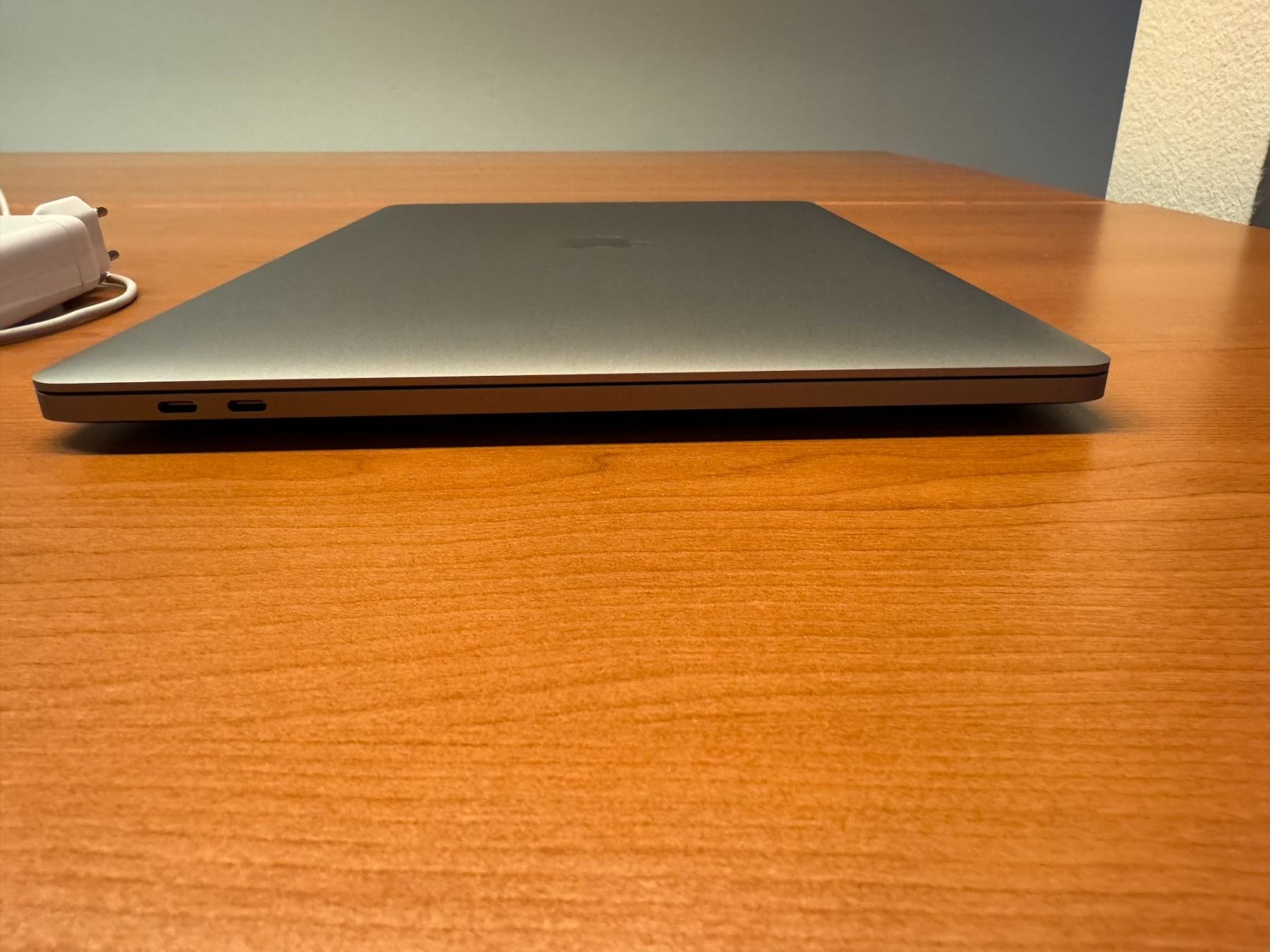 Apple Notebook: Apple MacBookPro 16'' Intel Core i9 8 cœurs à 2,3 GHz, 16 Go – Usato da Genf venduto da SALES2013SALES 2