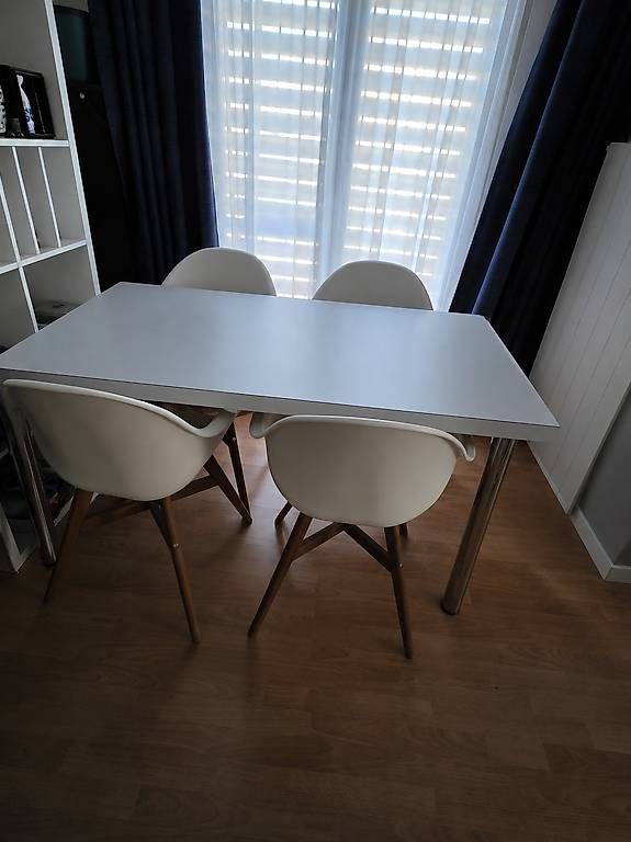 Tischset: Tisch mit Stühlen  – Gebraucht aus Zürich von Gischa92