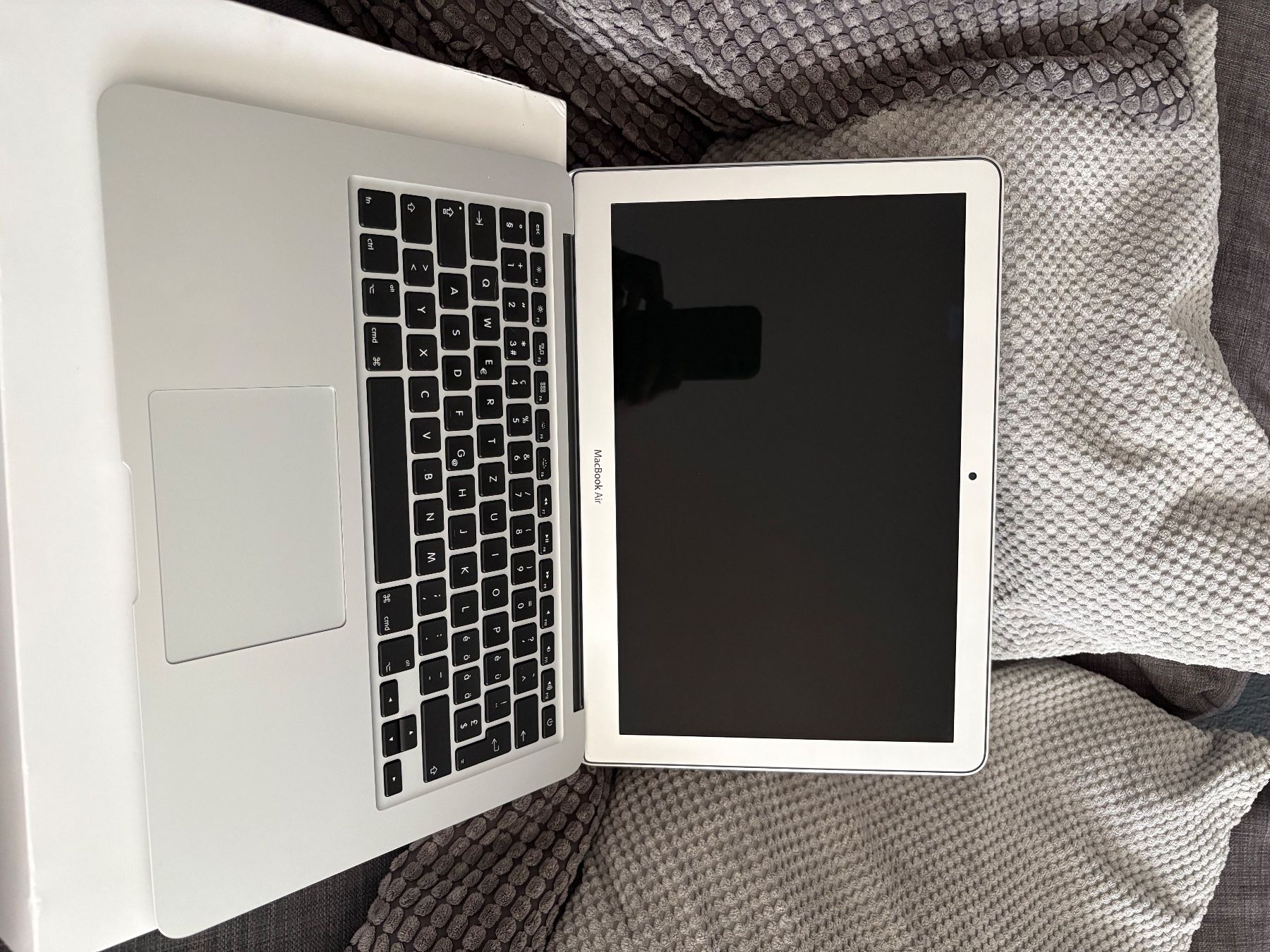 Apple Portables: Macbook Air 13” (2017) – D'occasion à Embrach par nbr_ly8d 1