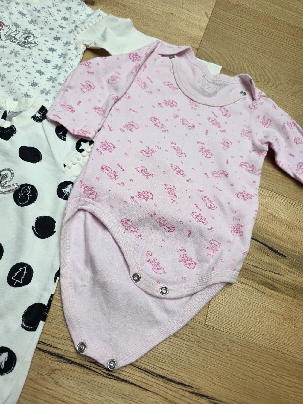 Lotti & Set di vestiti: Baby-Bodys Gr. 86, 3er Set Mädchen, – Usato da Toffen venduto da ver_x68f 5