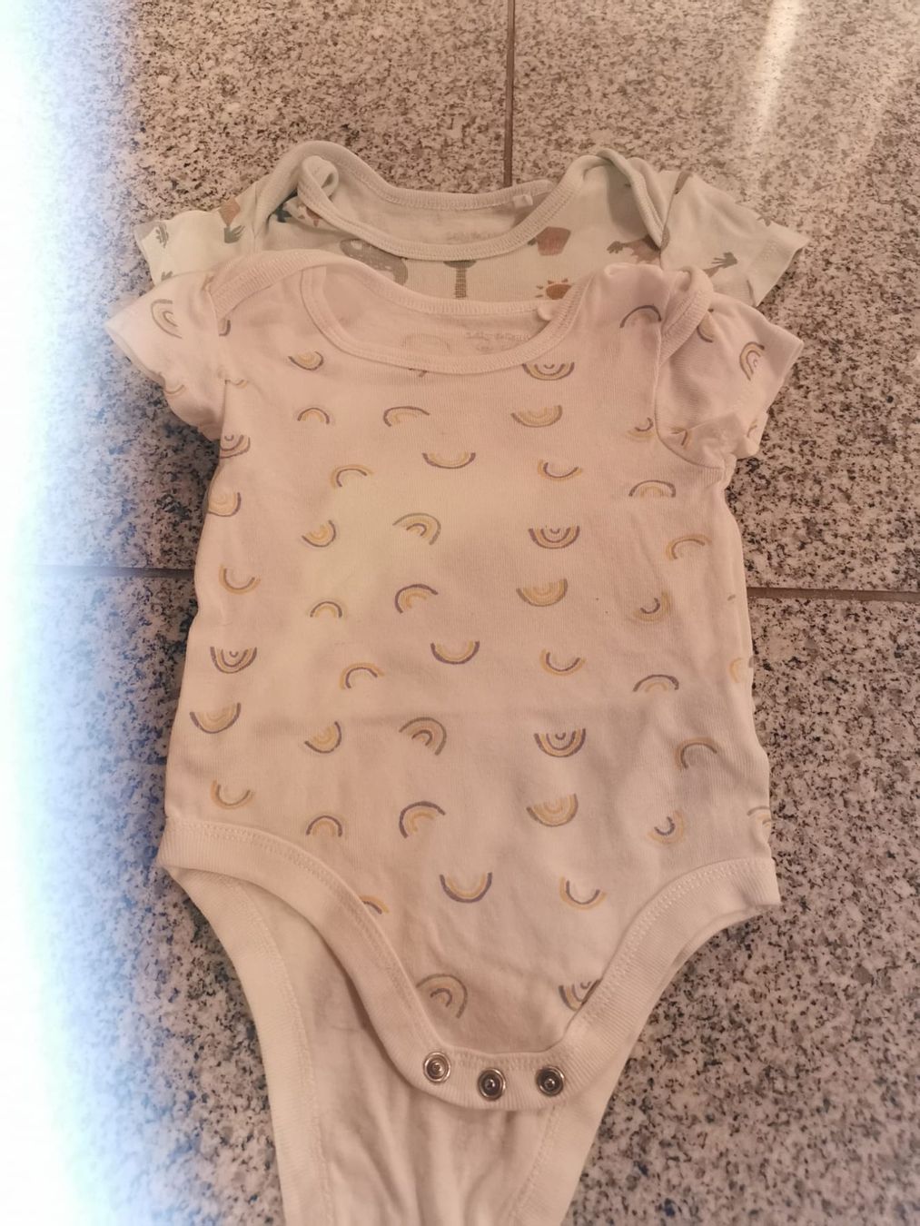 Lotti & Set di vestiti: Kurzarmbodies Gr.74 10Stk. – Usato da Zufikon venduto da Angi41 2