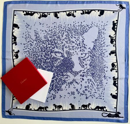 CARTIER Foulard “Blue Panther”,100% soie, box rouge & livret