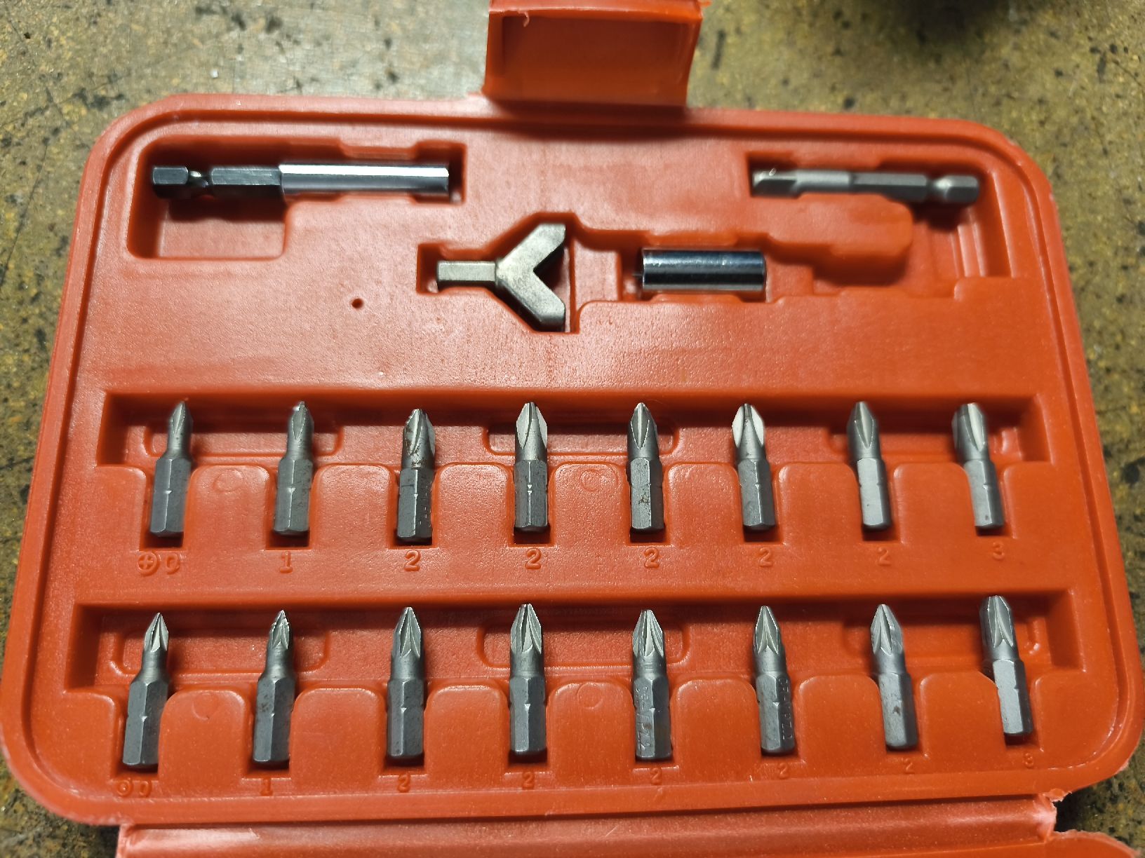 Tutti gli attrezzi: Schrauber Bit Set mit Kunststoffkoffer Neu – Nuovo (secondo la descrizione) da Konolfingen venduto da Bio-suisse 4