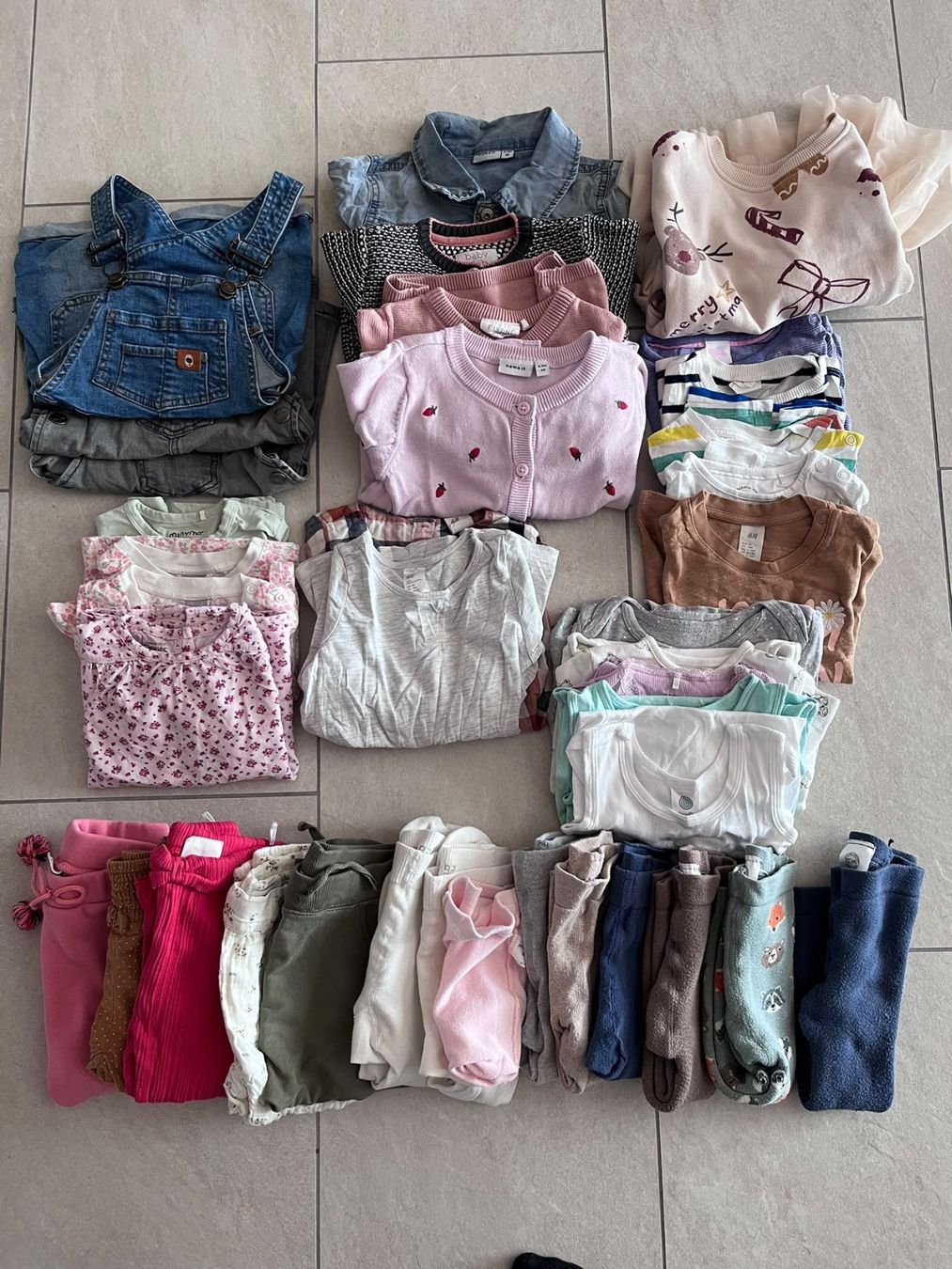 Lotti & Set di vestiti: Kleiderpaket Mädchen Gr. 80 – Usato da Rupperswil venduto da pqpwieur
