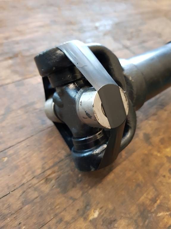 Tutti pezzi di ricambio auto: Jeep TJ Kardanwelle NEU – Usato da Gamprin venduto da Severin1997 3