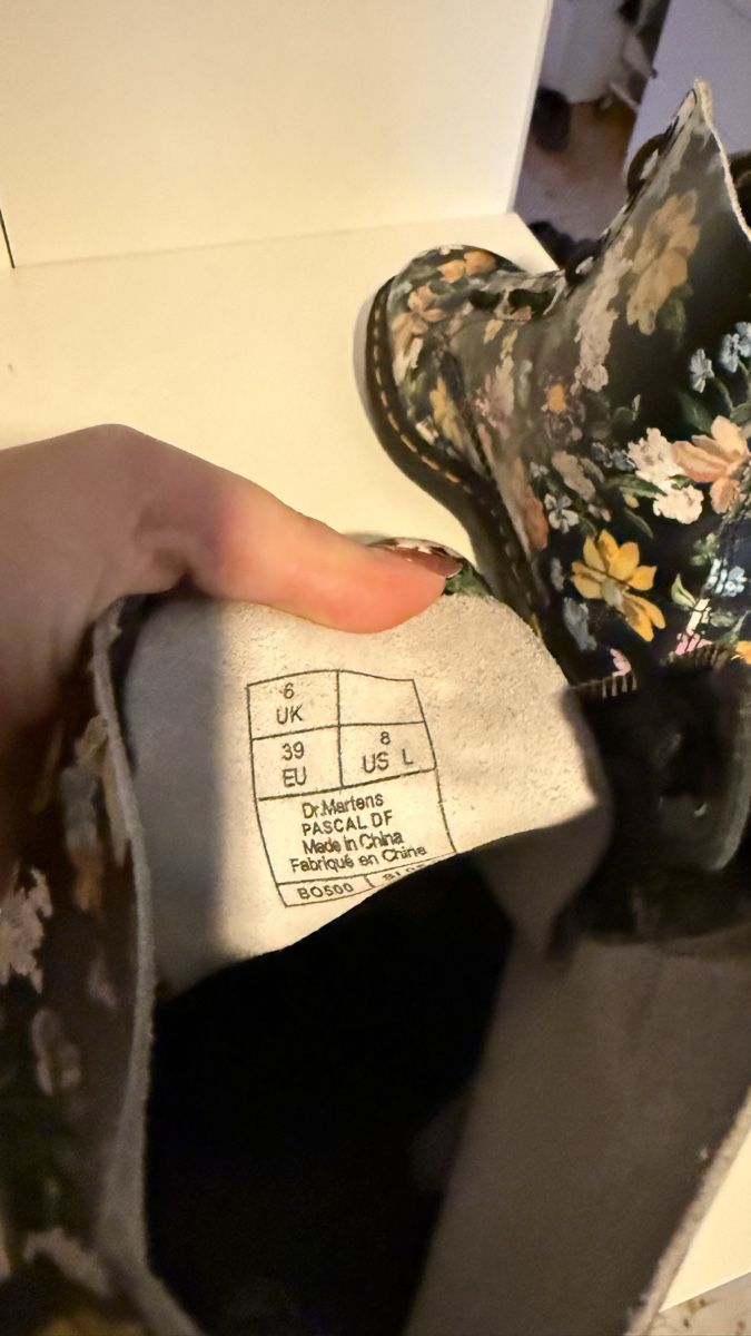 Dr. Martens Herrenschuhe: Dr. Martens Pascal DF Stiefel Blumenmuster Grösse 39 – Gebraucht aus Wetzikon ZH von len_cmz7 4