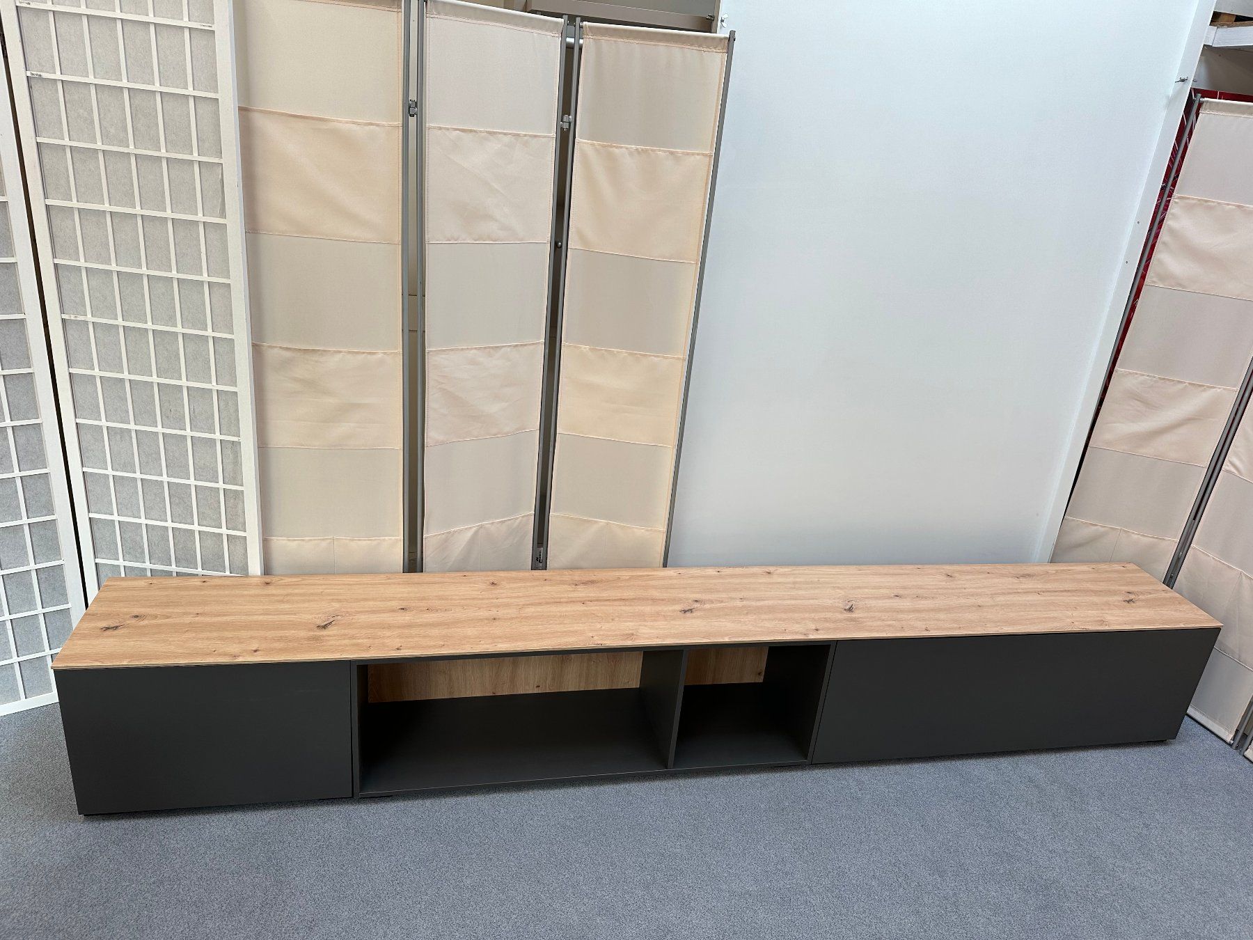 Mobili TV: Lowboard SETUP Farbe Schiefer Eiche 288 x 42 cm Swiss Made – Nuovo (secondo la descrizione) da Unterentfelden venduto da moebelrufli 1