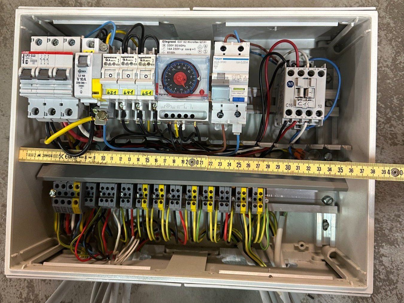 Componenti elettronici: Steuerkasten Elektrik div. Komponenten, Elektronik Bauteile – Usato da Luzern venduto da Lager6640 7