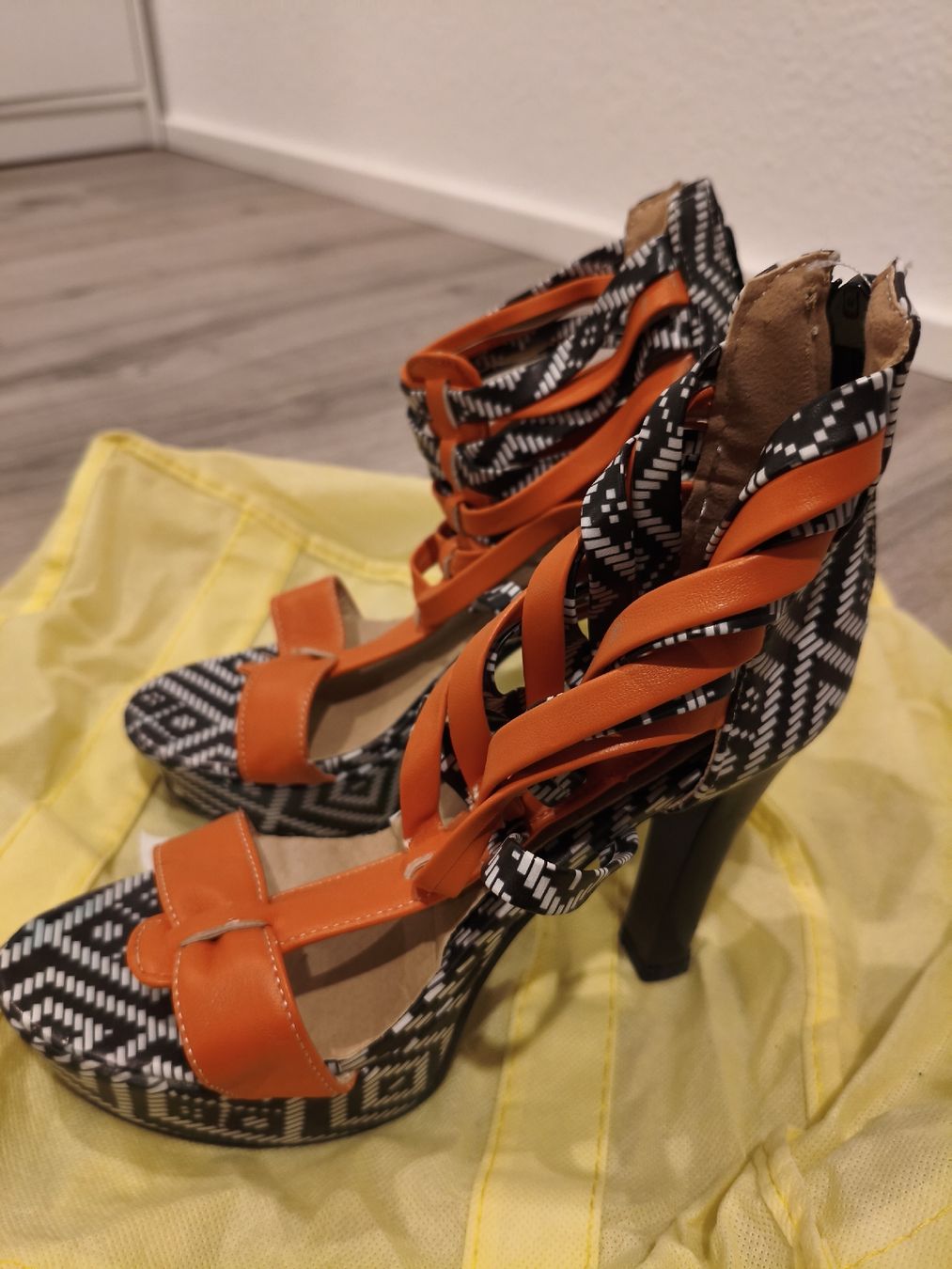 Scarpe da donna: Scarpe estive – Usato da Bioggio venduto da OresteIronix 1