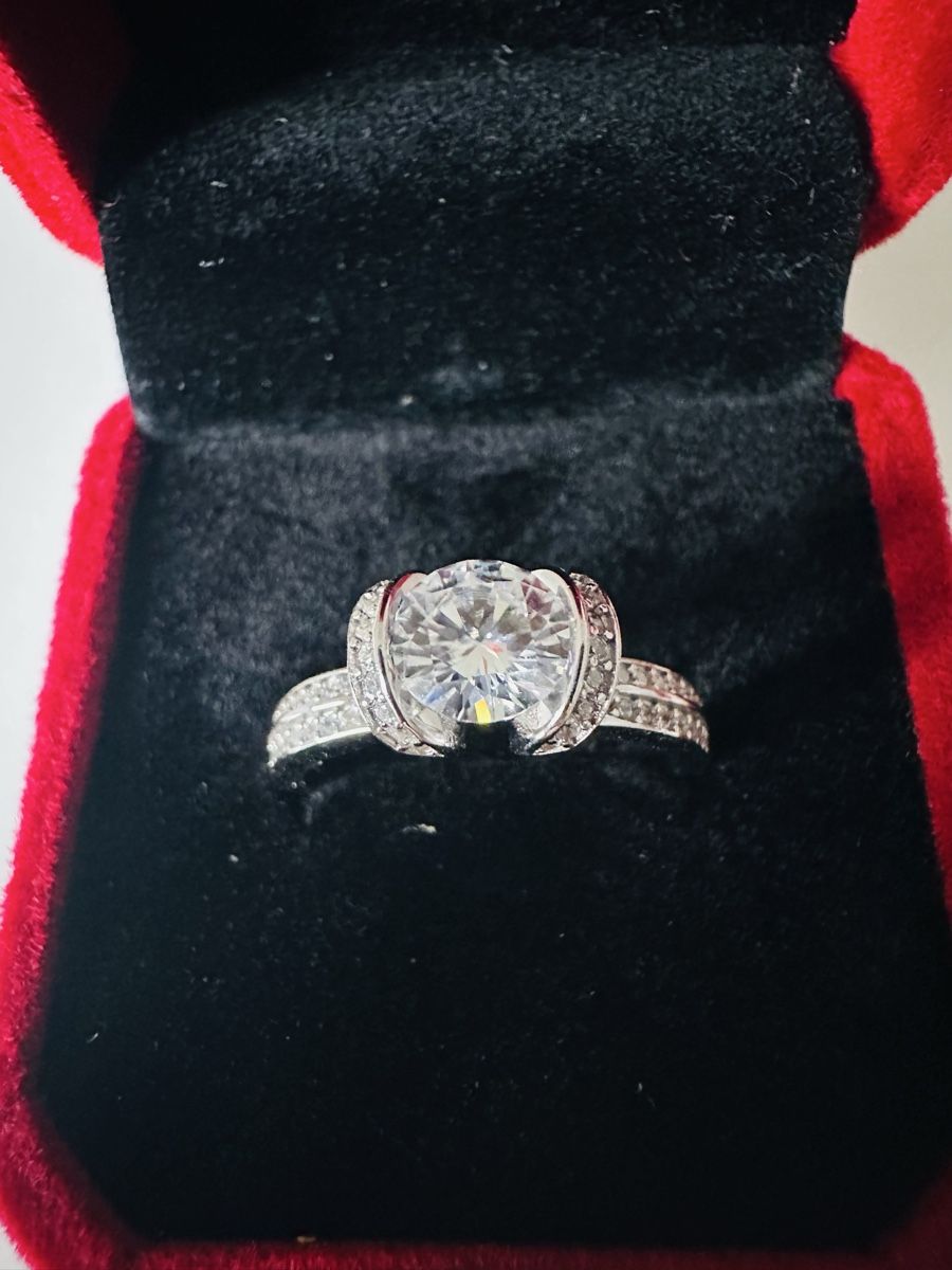 Bagues: Anello donna argento con Moissanite 1carato – Neuf (Voir description) à Cureglia par myr_9v25