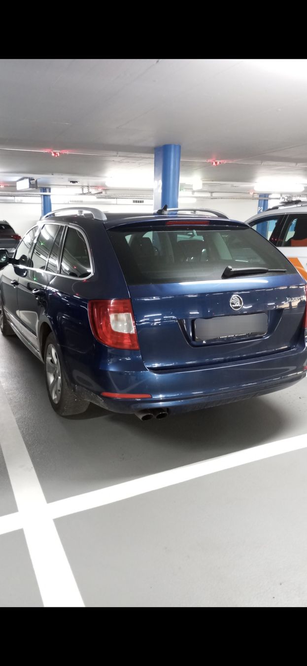 Skoda Automobili: Skoda Superb Kombi dunkelblau – Difettoso da Schönholzerswilen venduto da Wijocknas 2