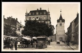 AK Le Locle, la place du marché un jour de marché, le cloche