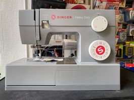 Singer heavy duty 4432, ab Service, neuwertig.