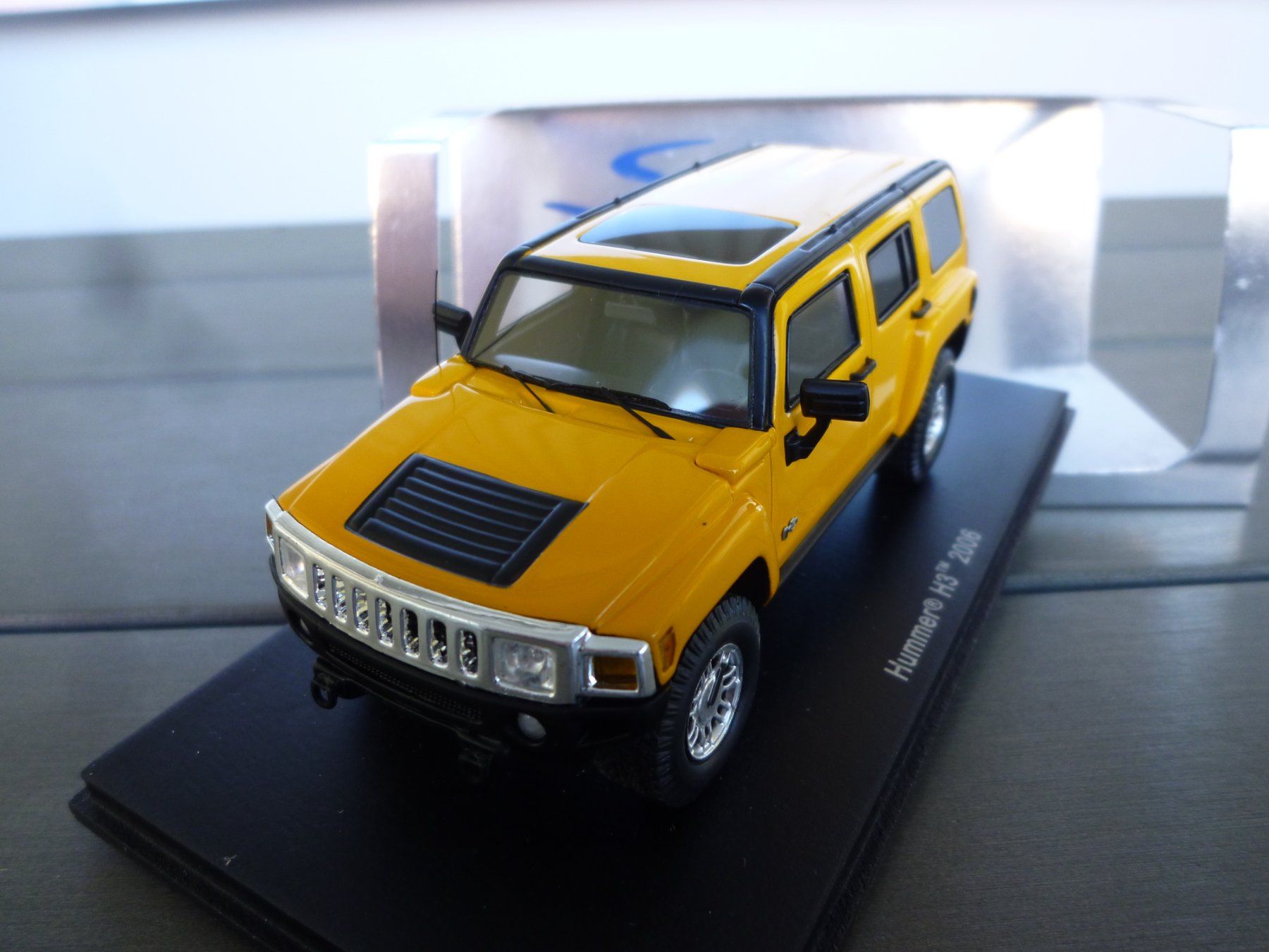 Spark Modellini d'auto: Hummer H3 (2006) – Nuovo e nell'imballaggio originale da Flawil venduto da Imperiosud 2
