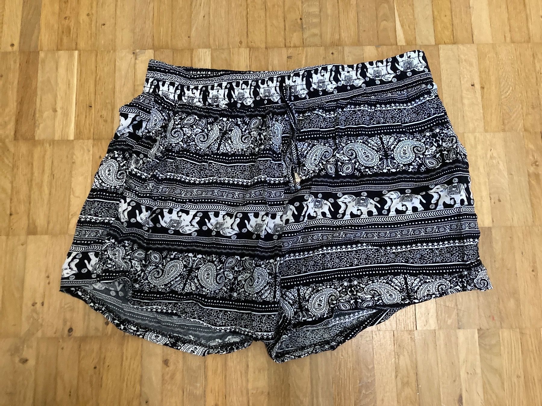 Pantaloni: Shorts mit Elefantenprint Gr. S – Nuovo (secondo la descrizione) da Thun venduto da Vans_98