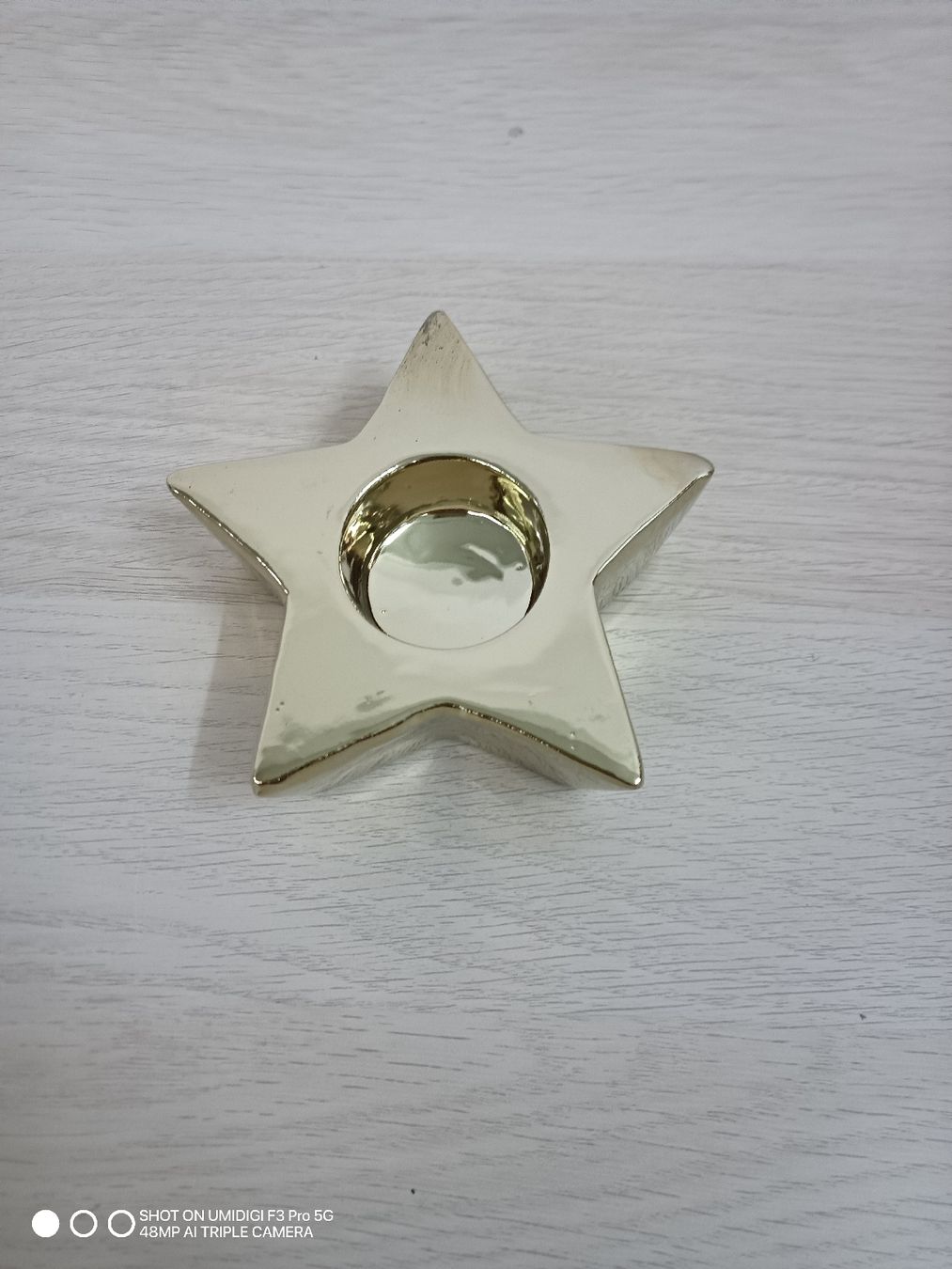Kerzenständer: Teelicht Halter Stern Goldfarbig  – Neu und originalverpackt aus Aarwangen von to-hirschi