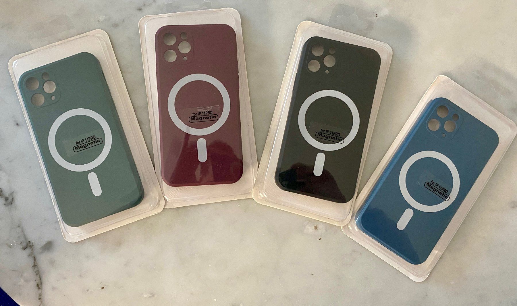 Cover & Protezioni schermo: iPhone 11 Pro-Hülle "rot" mit Magsafe – Nuovo e nell'imballaggio originale da Basel venduto da sfreek