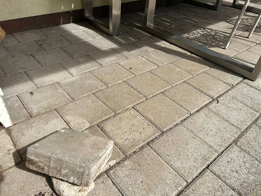 Rivestimenti per pavimenti: Garten Steinplatten – Usato da Pfäffikon ZH venduto da Cyclingcycling1998