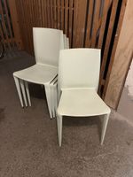 4 Plastikstühle