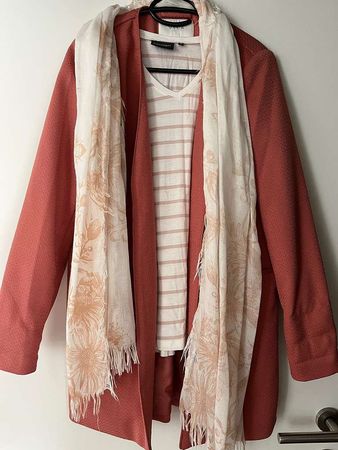 Blazer von Vila Gr. S inkl. T-Shirt und Schal