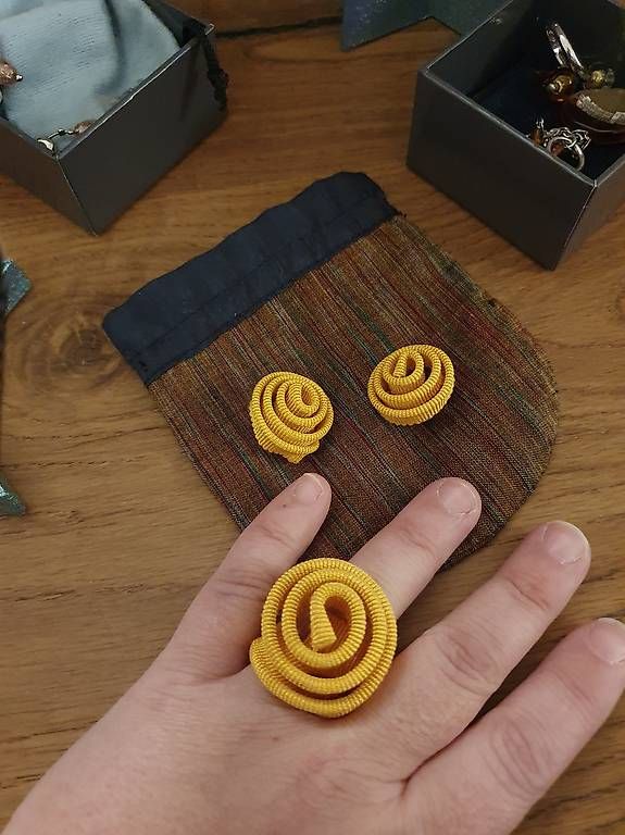 Sonstiger Schmuck: Set anello e orecchini con clip – Gebraucht aus Corteglia von ila_kz6b