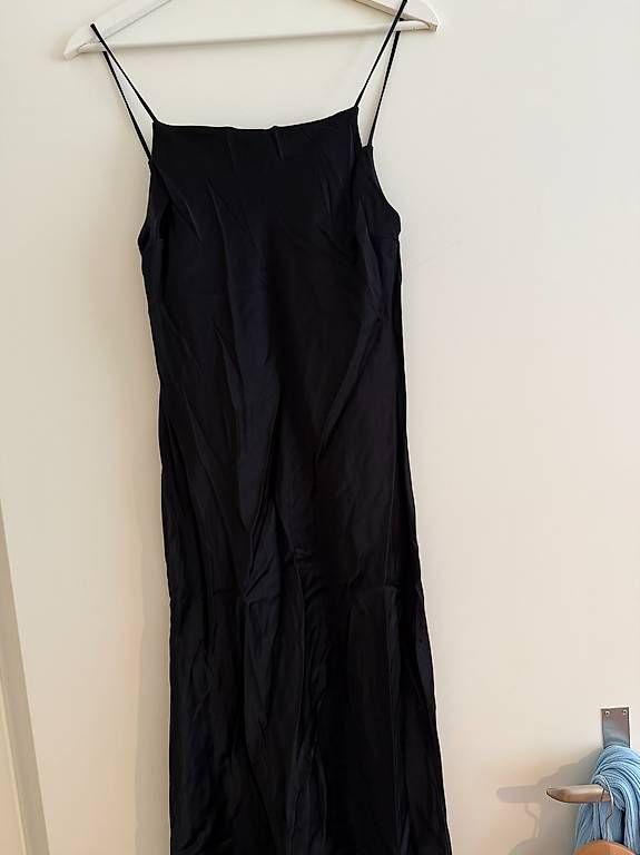 Kleider: ZARA SLIP DRESS SIZE S! – Gebraucht aus Wallisellen von Marij1986