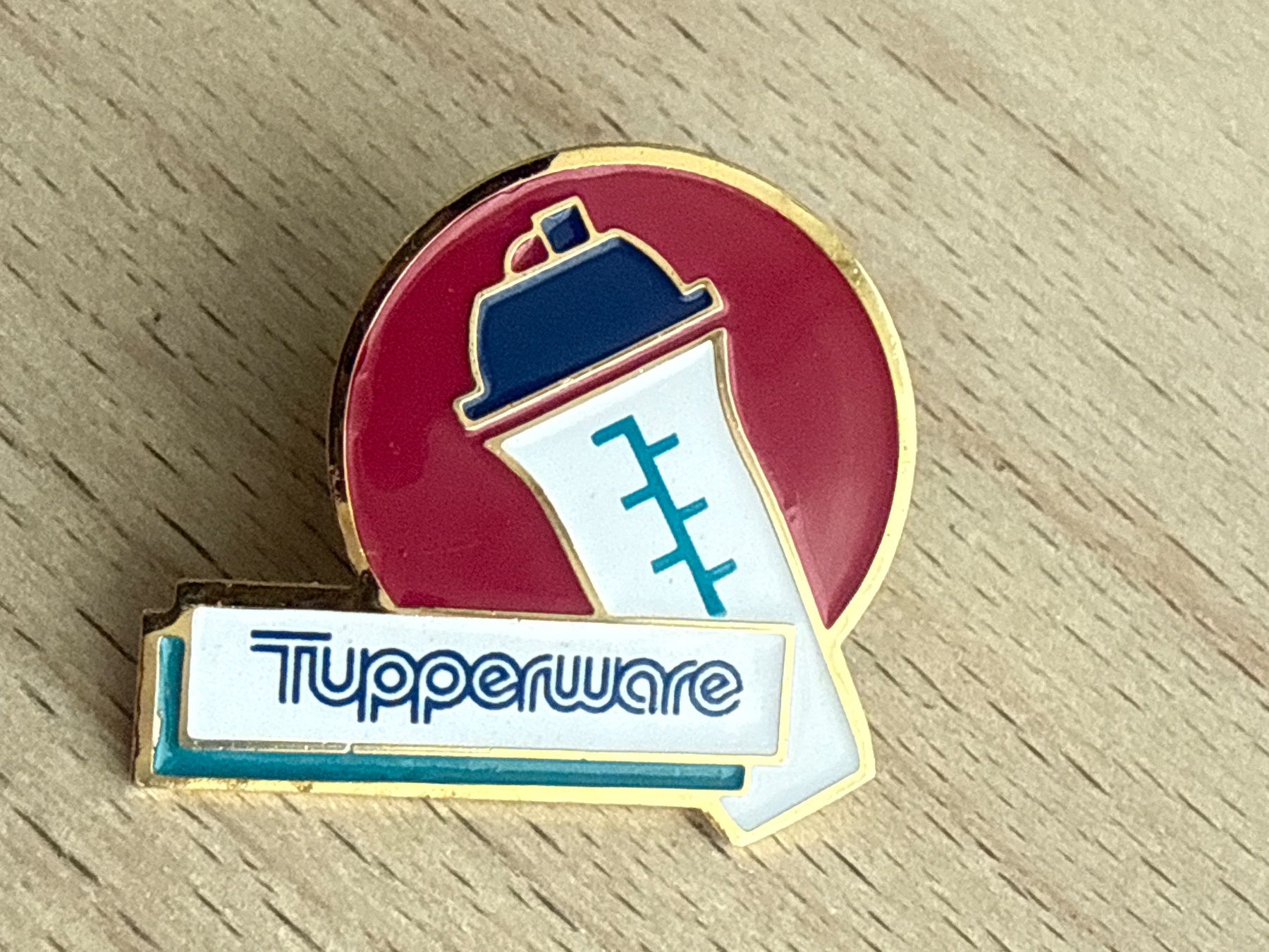 Placchette & Badge: Pin Tupperware – Usato da Glattbrugg venduto da Schweigmatt