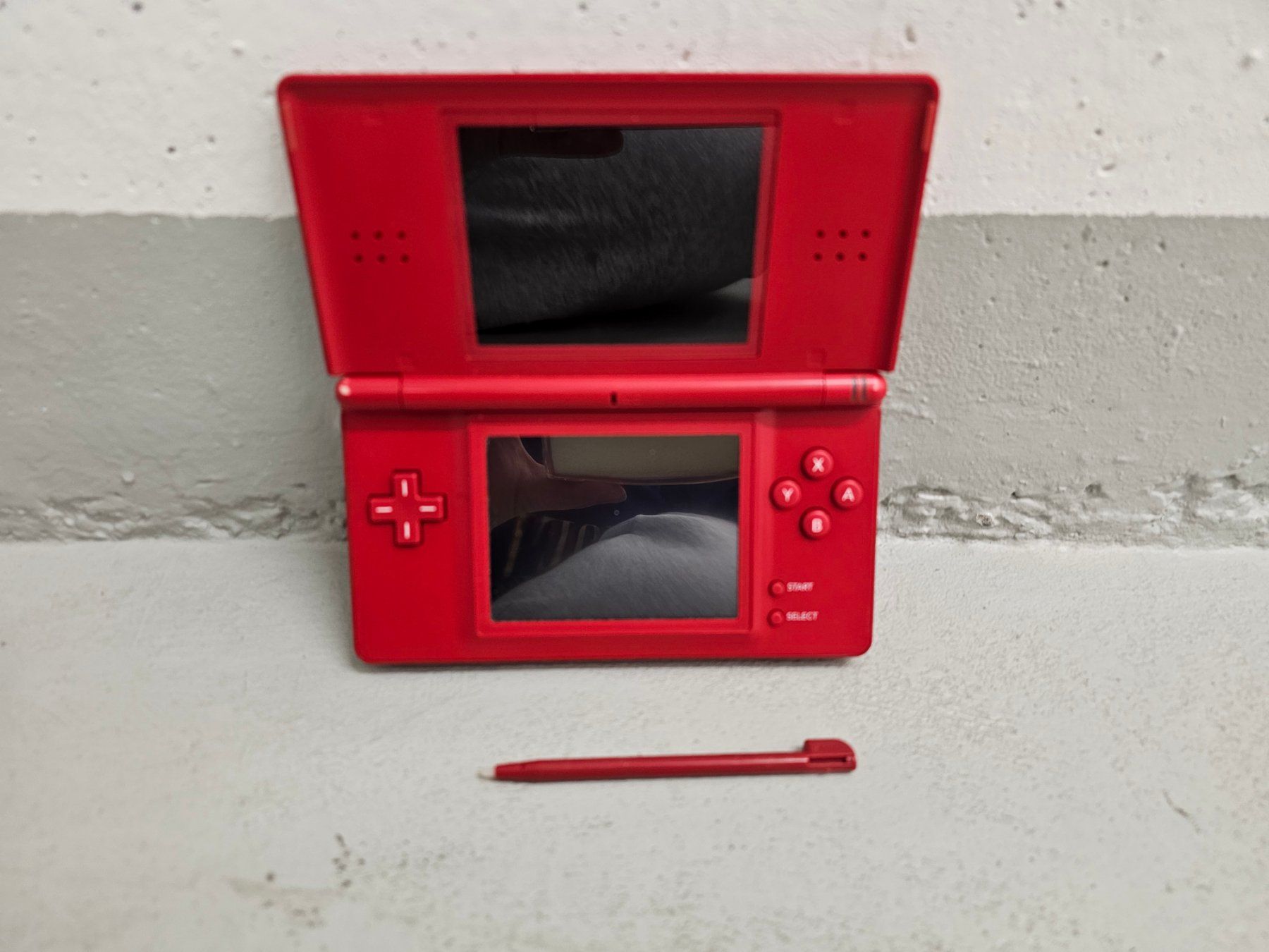 Nintendo Konsolen: Nintendo DS Lite Rot, Konsole mit Stift & Ladekabel – Gebraucht aus Oberuzwil von ItzSenju_