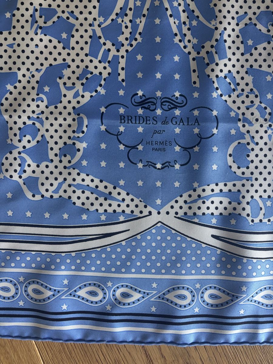 Hermès Foulard & Sciarpe: Seidentuch Brides de Gala von Hermès – Nuovo (secondo la descrizione) da Rapperswil SG venduto da Carlotta1 1