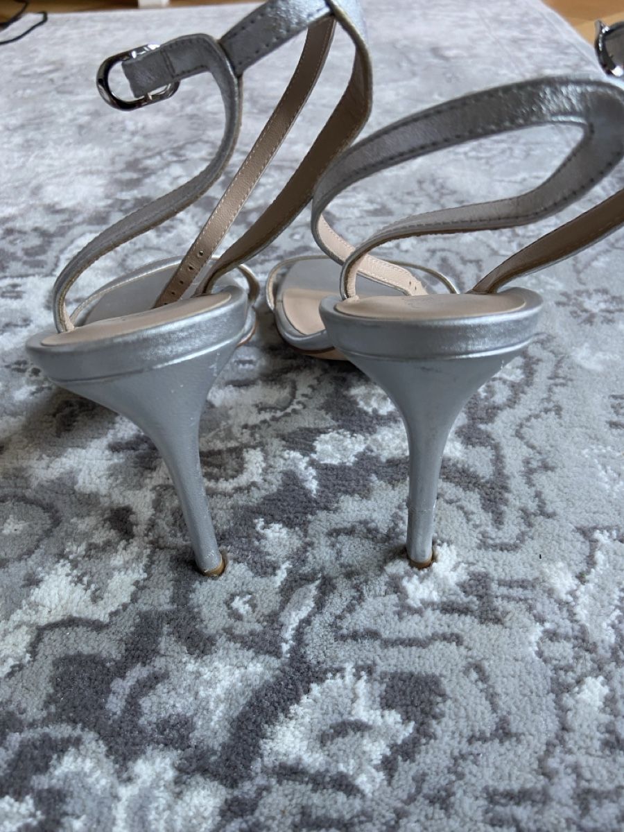 Stuart Weitzman Scarpe da donna: Stuart Weitzman Barelynude 100 Sandals Platinum Silver Heels – Usato da Münchenstein venduto da B771 6