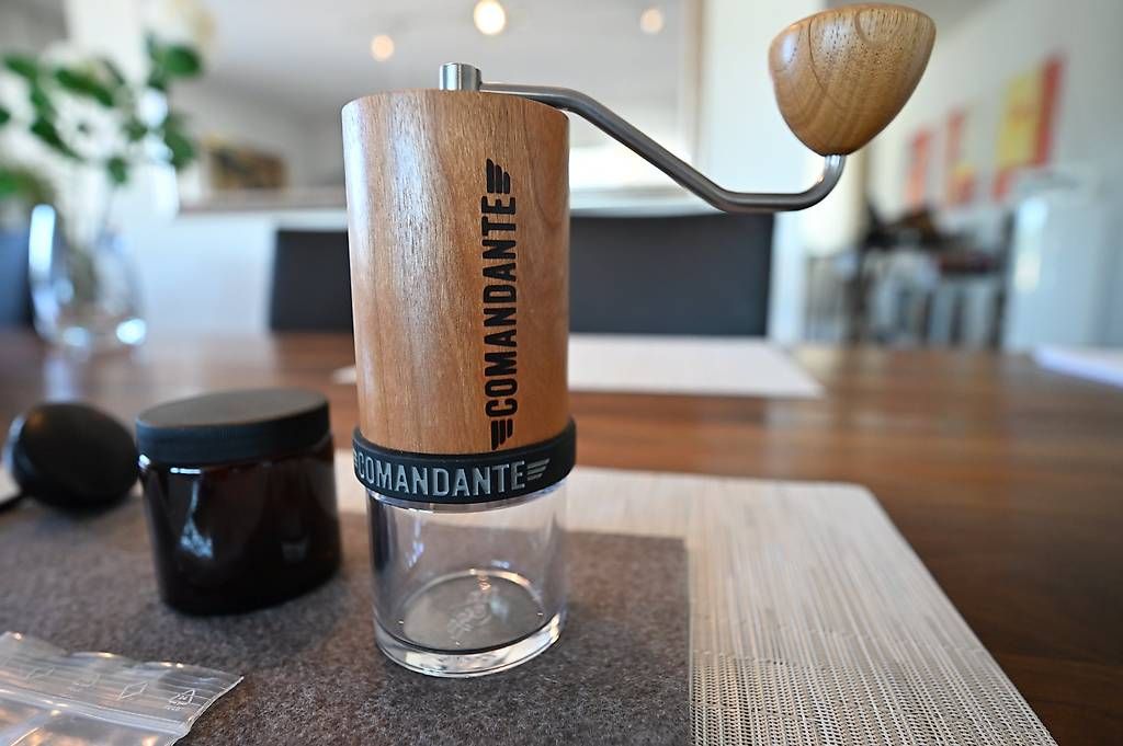 Kaffeemaschinen & Espressomaschinen: Kaffeemühle Commandante C40 mit Zubehör ungebraucht – Gebraucht aus Gebenstorf von Baghera2 2