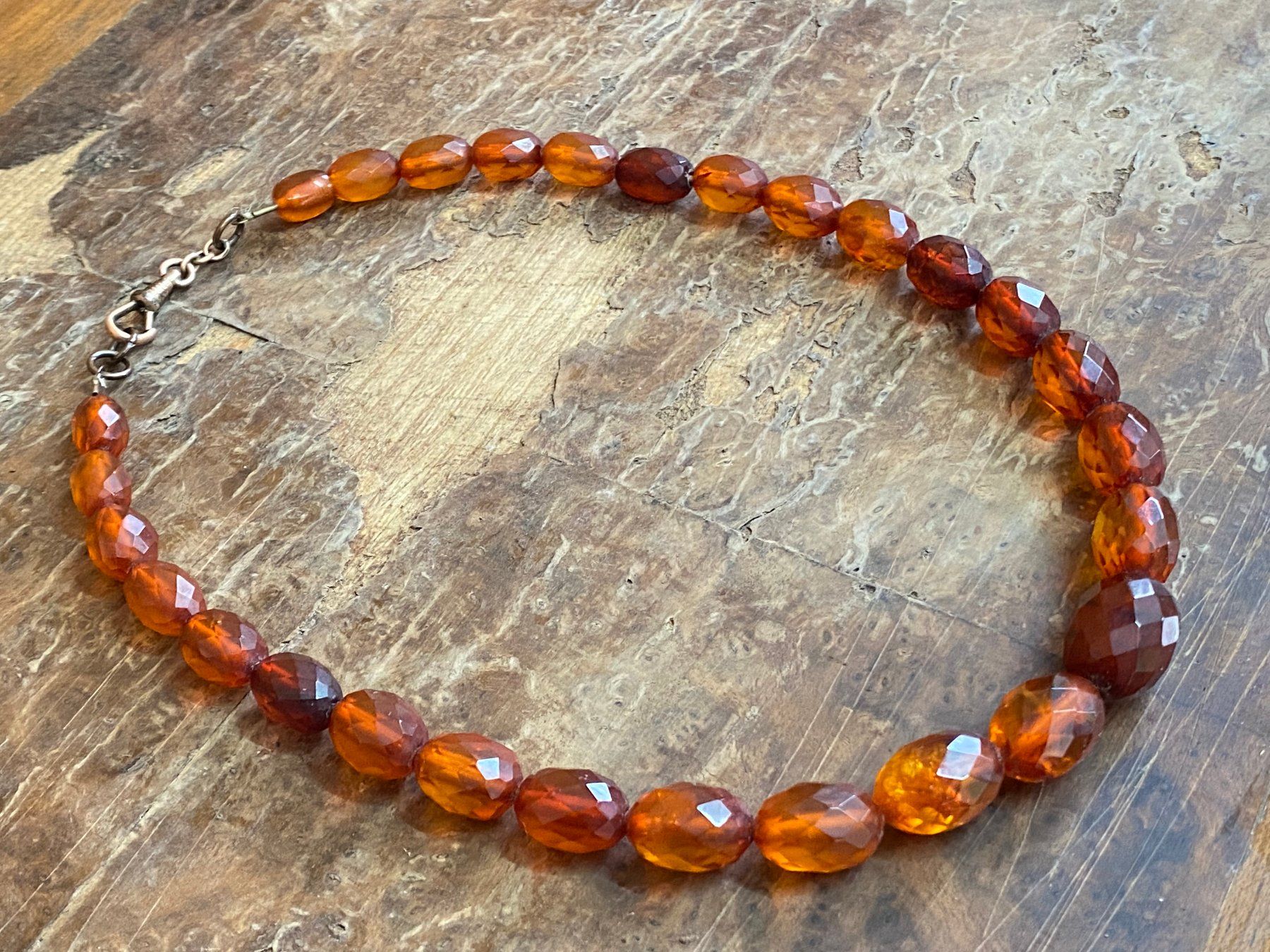 Catenine: Vintage Elegante Facettierte Bernsteinkette – Usato da Schaffhausen venduto da vintageville 4