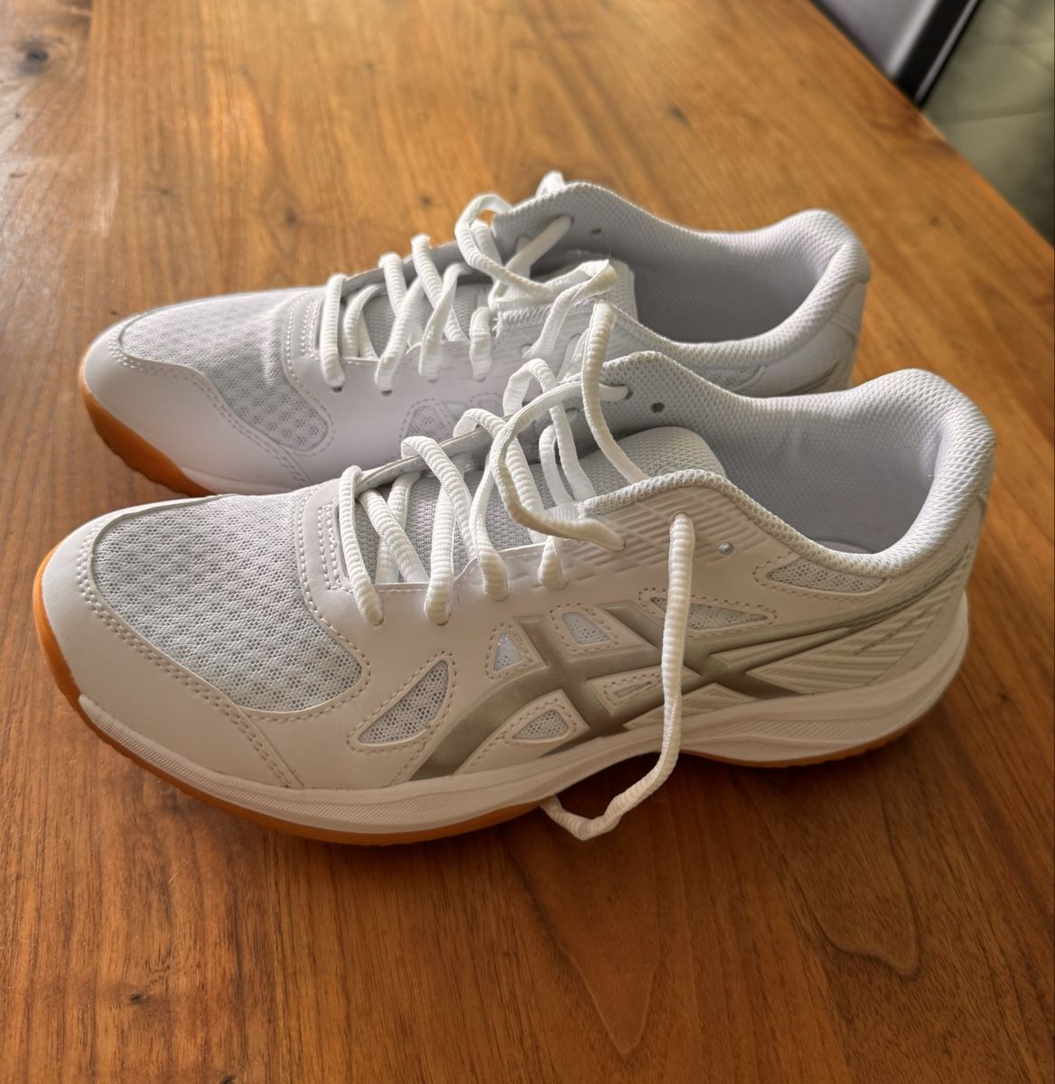 Asics Scarpe da donna: ASICS Hallenschuhe Grösse 39 – Nuovo (secondo la descrizione) da Mörigen venduto da 1818