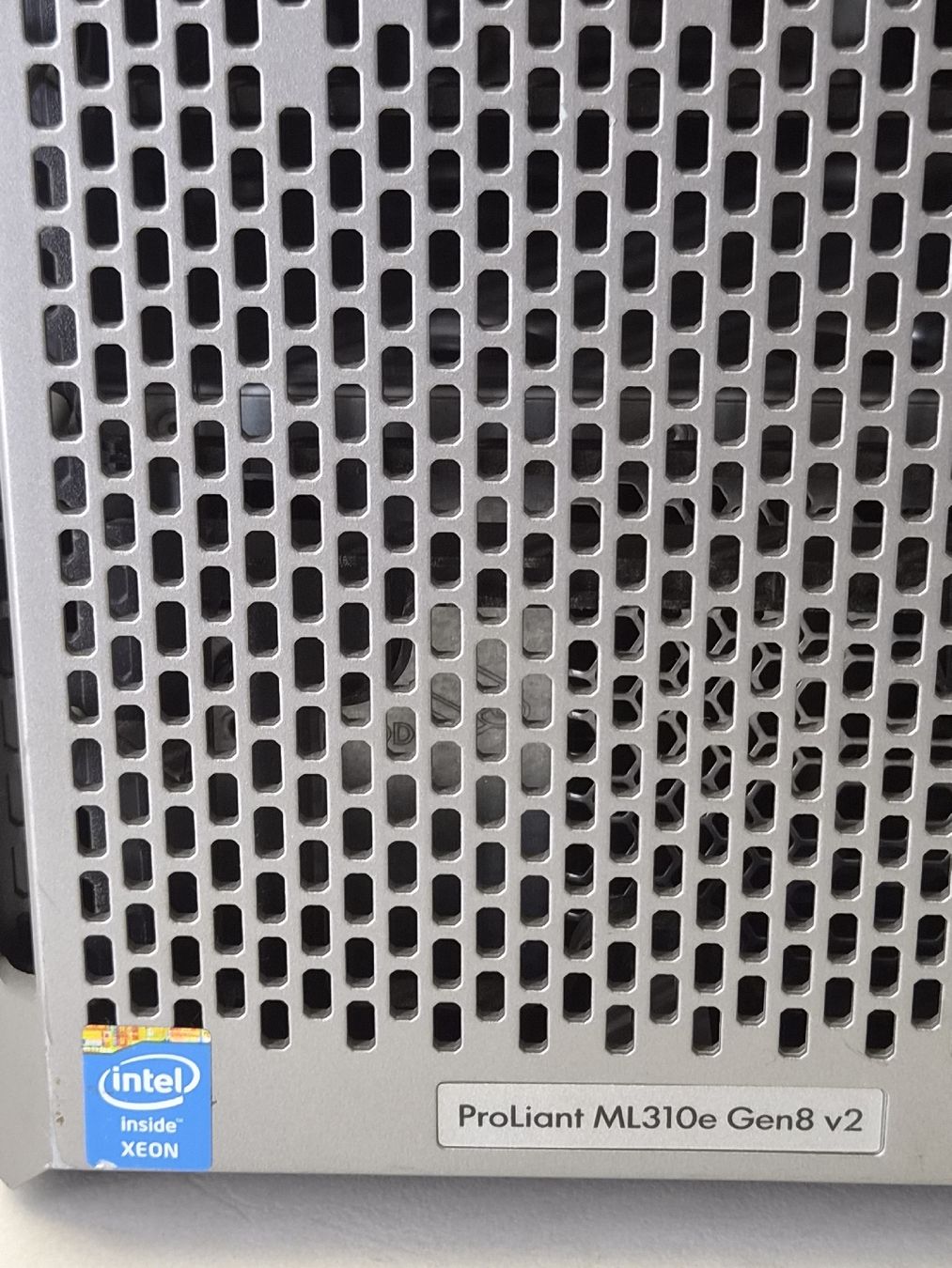 Hewlett Packard Server: HP ProLiant ML310e Gen8 v2, Intel Xeon,  – Gebraucht aus SCHAFFHAUSEN von Atami99 6