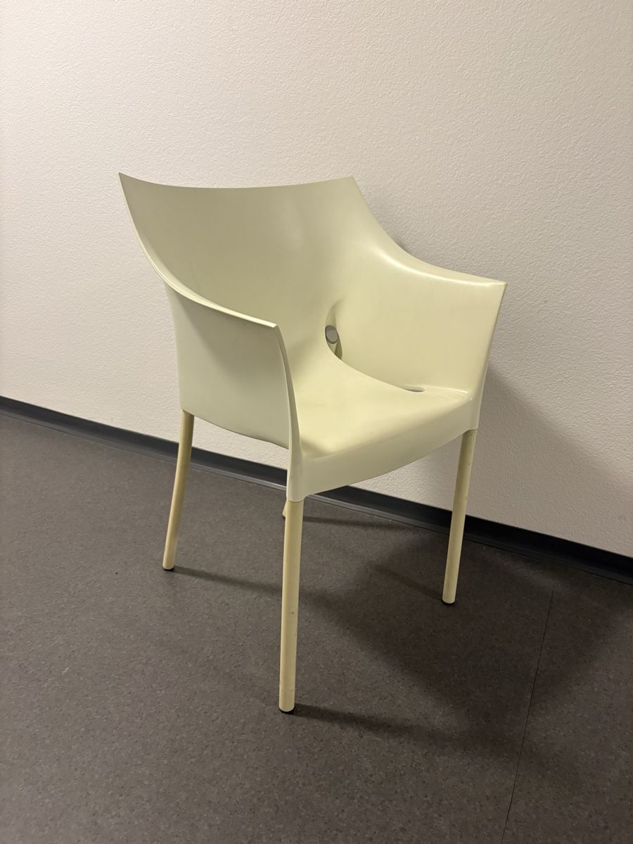 Poltrone: Dr No Kartell Starck – Usato da Lausanne venduto da nezam12
