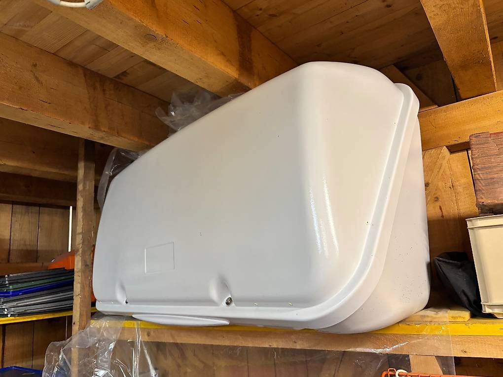 Véhicules de camping: Wohnwagen Box – D'occasion à Ottenbach par bib_n92v